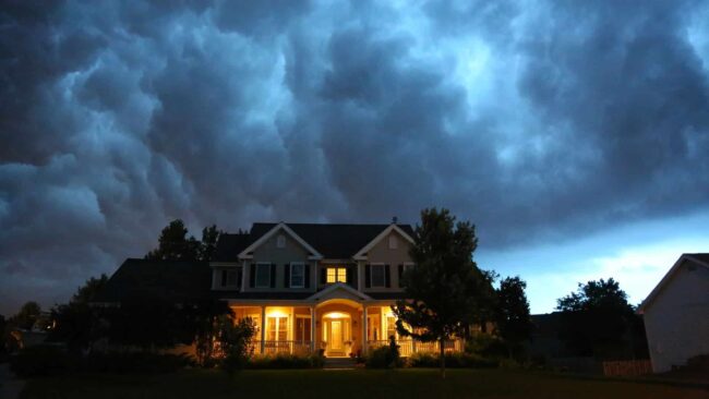 Preparing Your Garage Door for Hurricanes